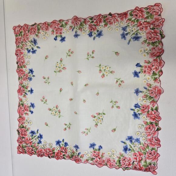 Vintage Floral Handkerchief Set - Beautiful Embroidery and‎ Design - Picture 5 of 5